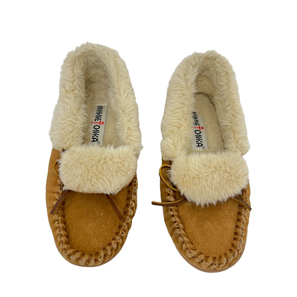 Minnetonka Shoes - Minnetonka women's shearling suede moccasin loafer size 6